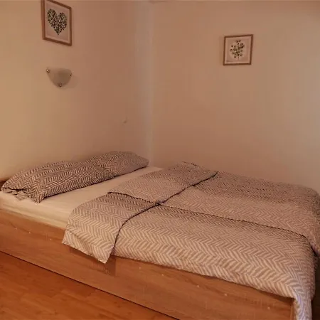 D&n Apartment *
